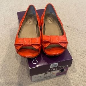 Coral bow peep toe flats by Me too. Size 7.5